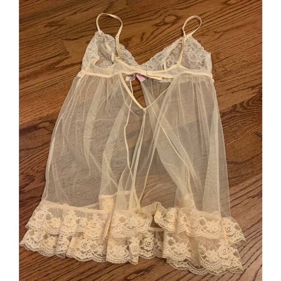 Victoria's Secret cream lace Lingerie - Picture 2 of 9